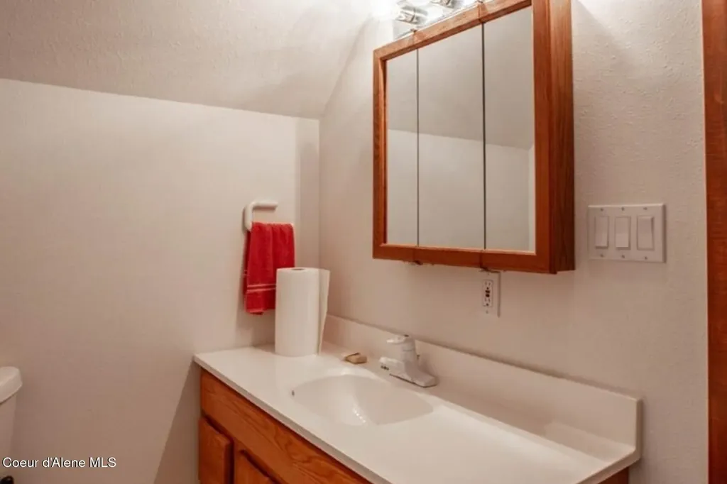433 Campbell Point Road Laclede ID 83841