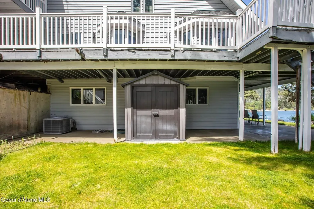 433 Campbell Point Road Laclede ID 83841