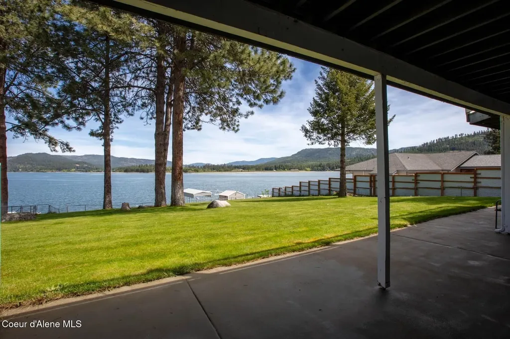 433 Campbell Point Road Laclede ID 83841