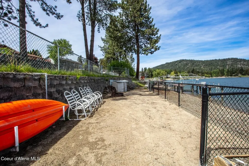 433 Campbell Point Road Laclede ID 83841