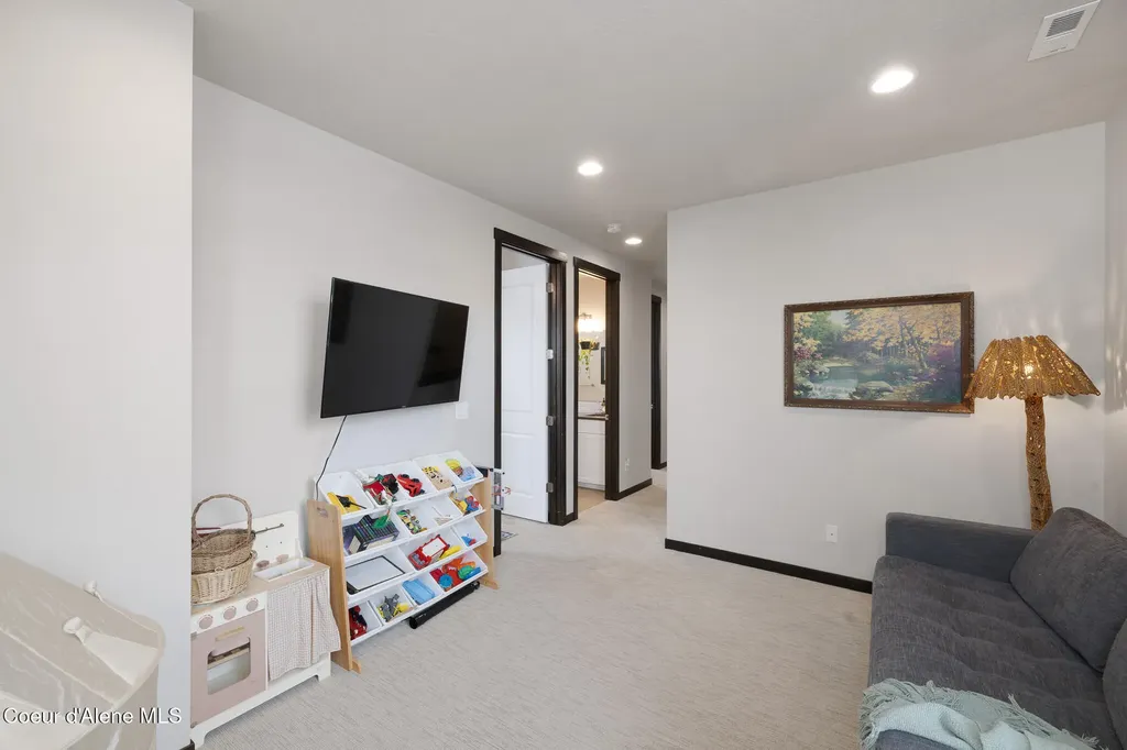 3366 N Cyprus Fox Loop Post Falls ID 83854