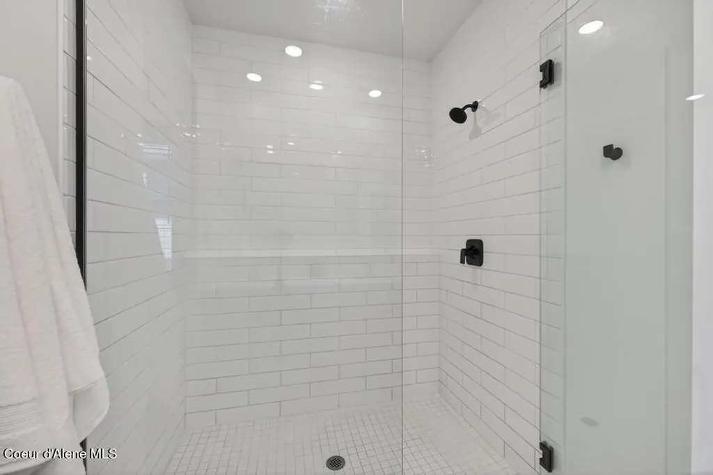 1814 Herring Avenue Sandpoint ID 83864
