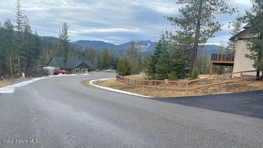 120 Blazing Saddle Court Pinehurst ID 83850