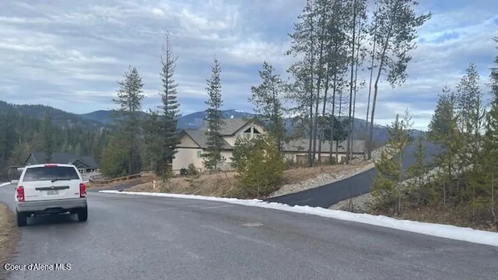 120 Blazing Saddle Court Pinehurst ID 83850