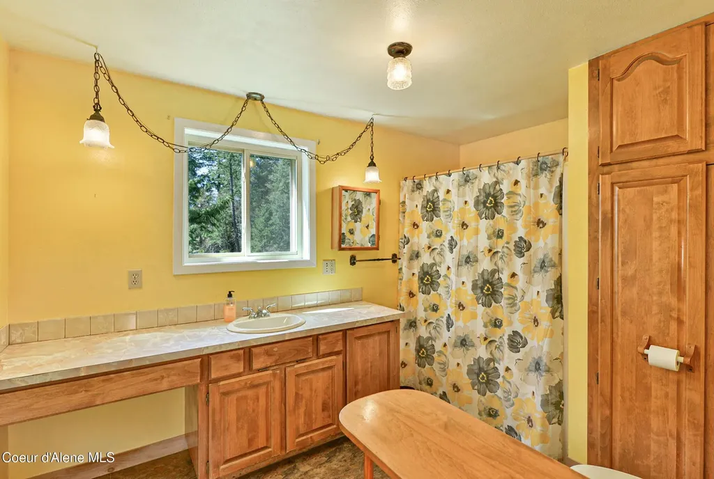 18756 W Rebel Road Hauser ID 83854