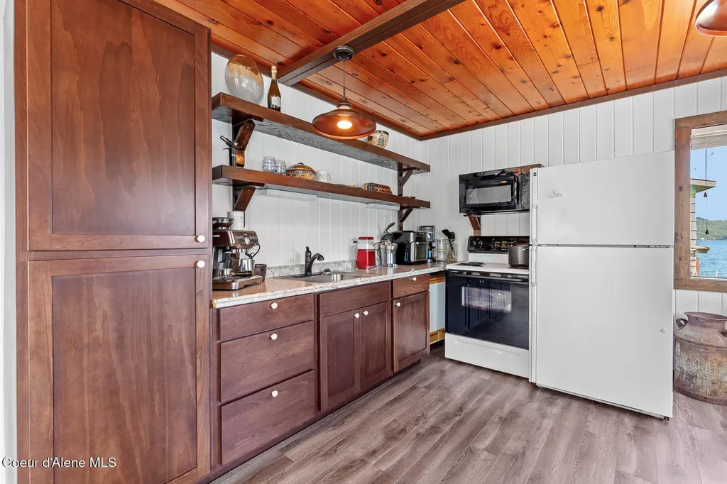1699 E Thimbleberry Lane Harrison ID 83833