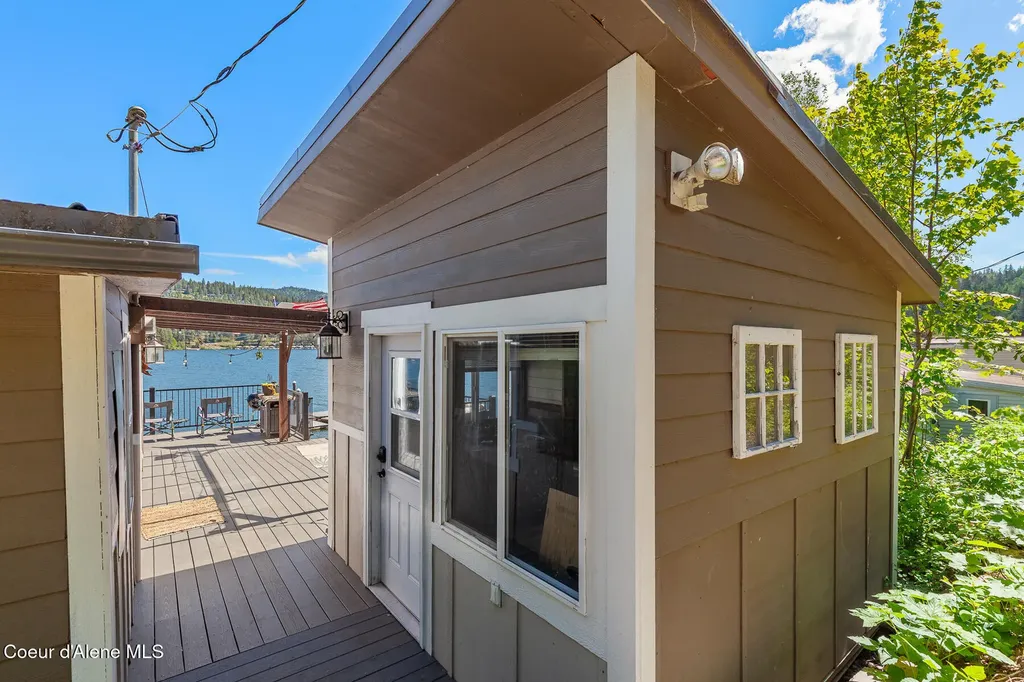 1699 E Thimbleberry Lane Harrison ID 83833