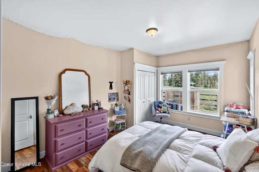 14829 W Burnett Road Nine Mile WA 99026