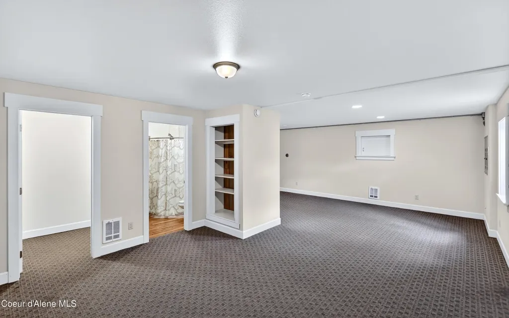 14829 W Burnett Road Nine Mile WA 99026