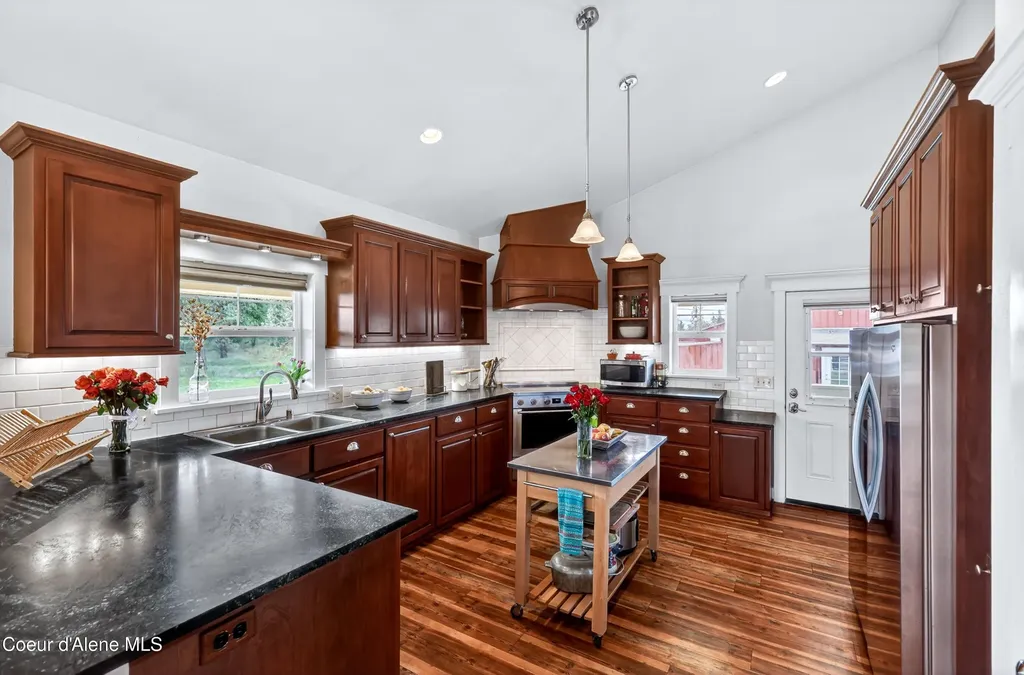 14829 W Burnett Road Nine Mile WA 99026
