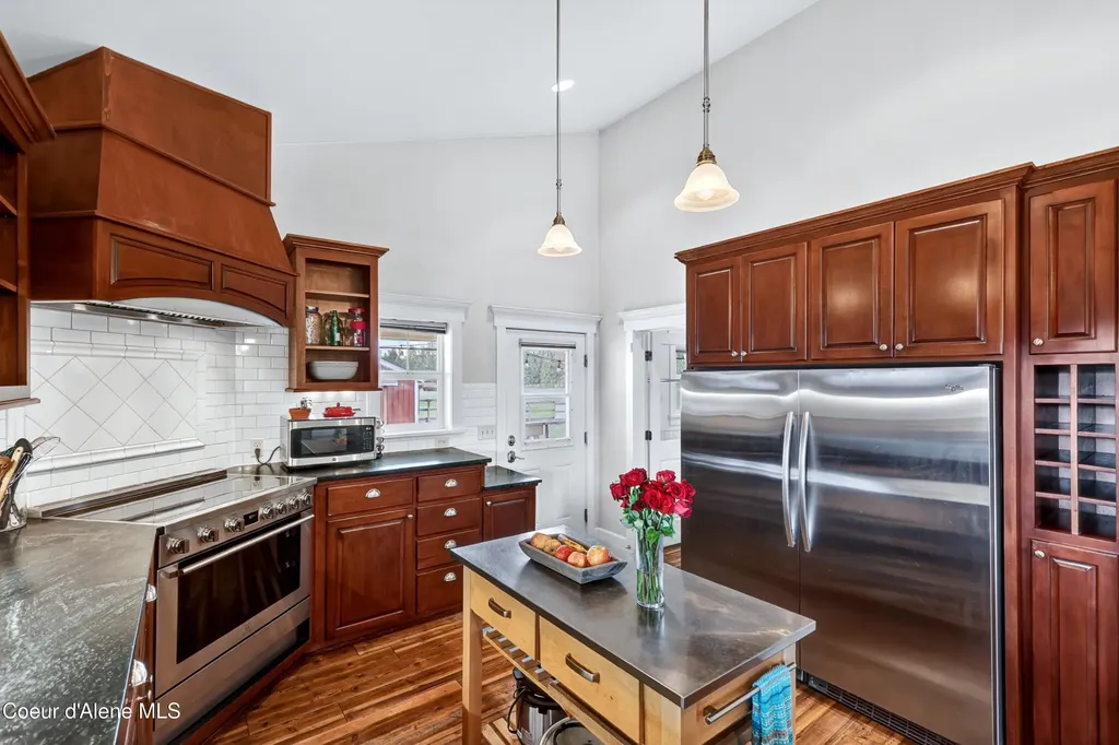 14829 W Burnett Road Nine Mile WA 99026