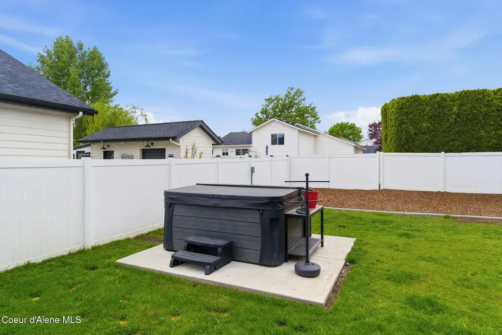 9061 N Raintree Lane Hayden ID 83835
