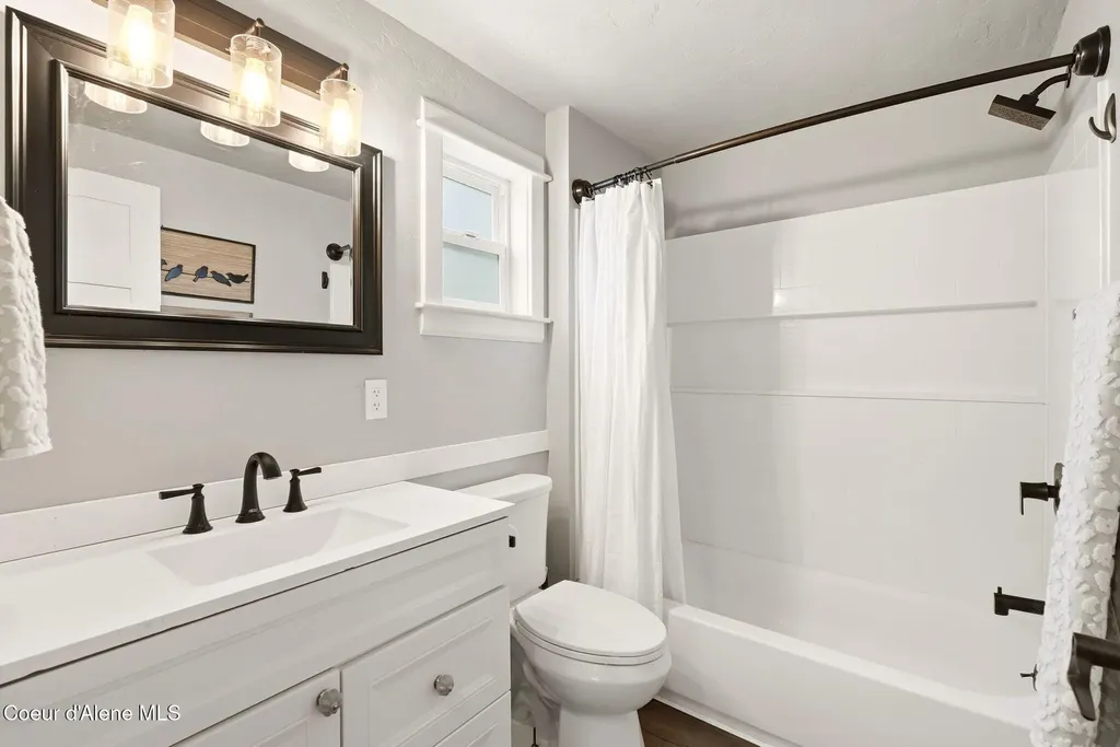 821 Poplar Street Sandpoint ID 83864