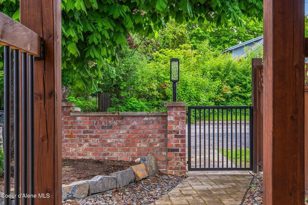 821 Poplar Street Sandpoint ID 83864