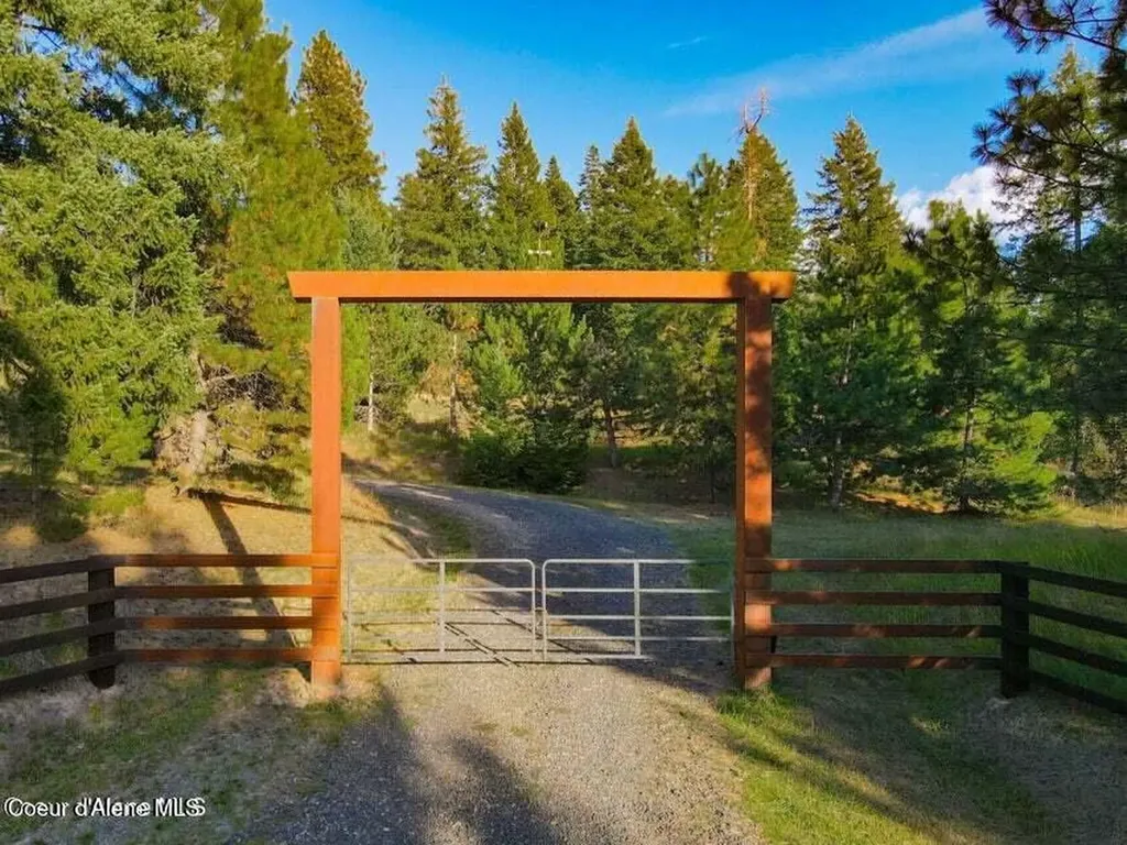 5758 E Burma Road Harrison ID 83833