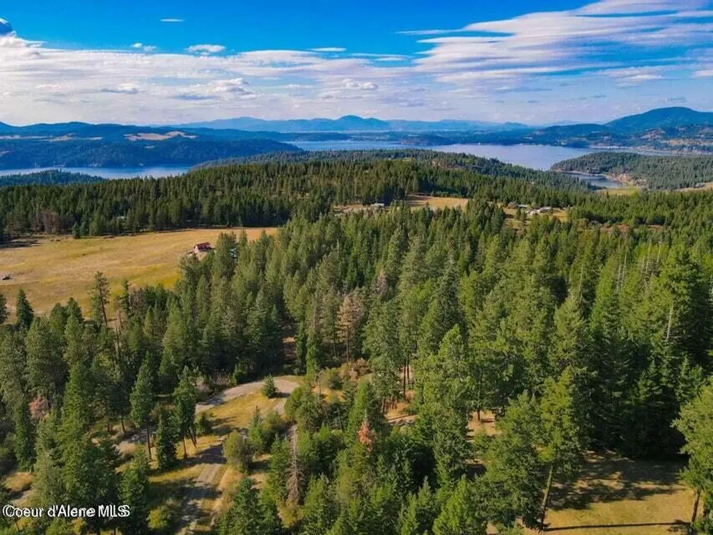 5758 E Burma Road Harrison ID 83833
