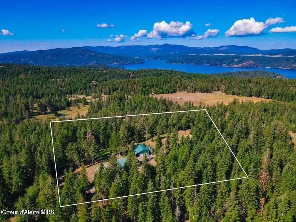 5758 E Burma Road Harrison ID 83833