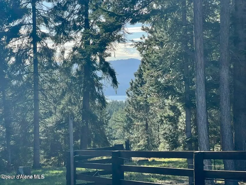 5758 E Burma Road Harrison ID 83833