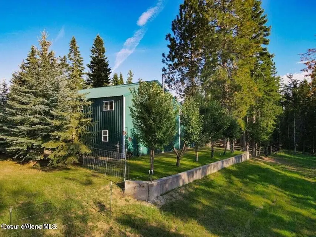 5758 E Burma Road Harrison ID 83833