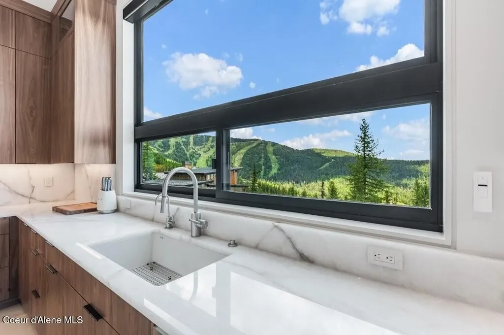 304 Blizzard Drive Sandpoint ID 83864
