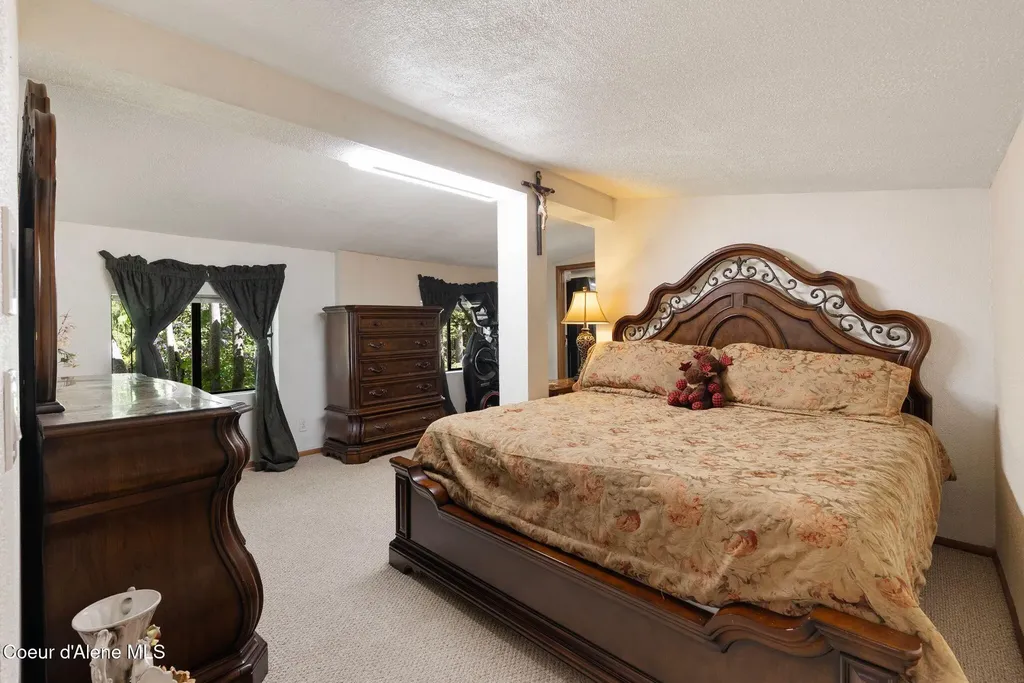 910 Otts Road Sagle ID 83860