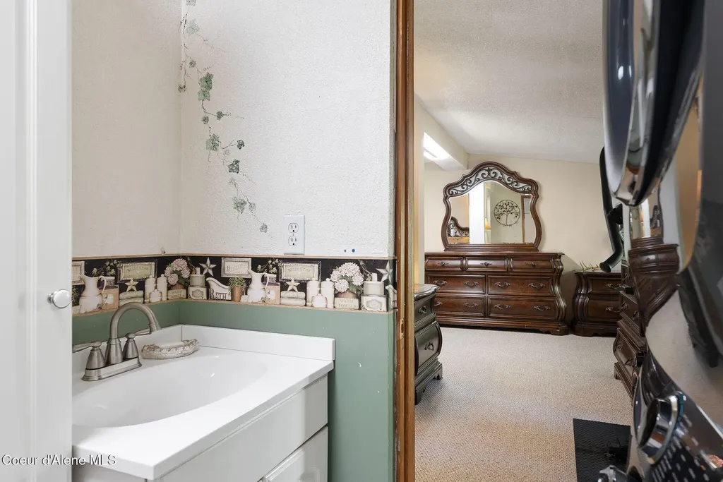 910 Otts Road Sagle ID 83860