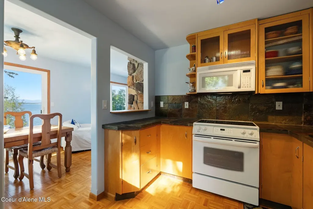 5495 Bottle Bay Road Sagle ID 83860