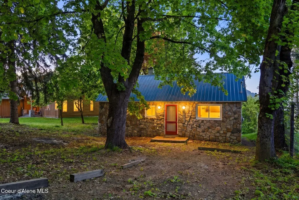 5495 Bottle Bay Road Sagle ID 83860