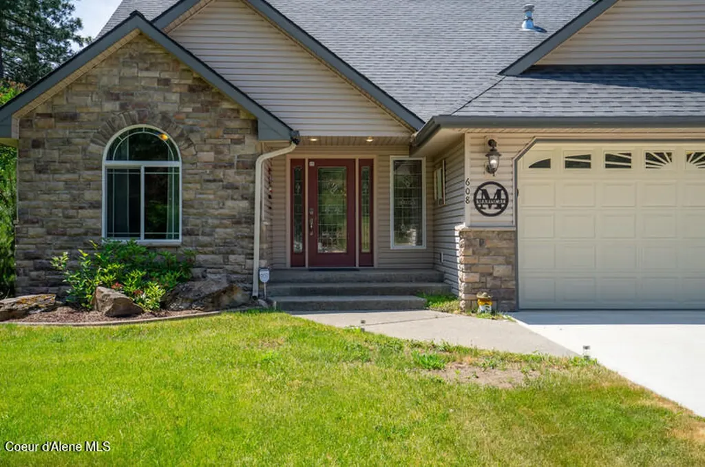 608 Country Club Lane Pinehurst ID 83850