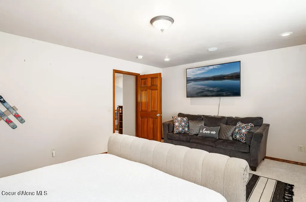 608 Country Club Lane Pinehurst ID 83850