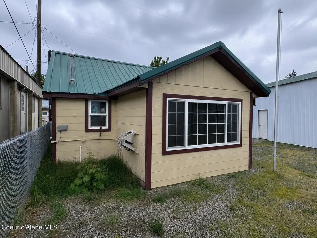 706 B Street Pinehurst ID 83850