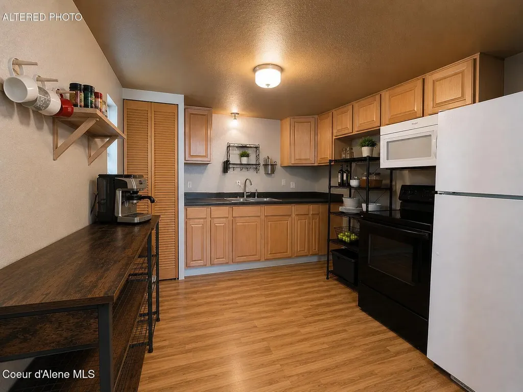 706 B Street Pinehurst ID 83850