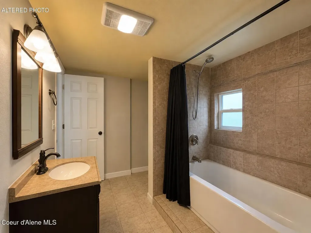 706 B Street Pinehurst ID 83850