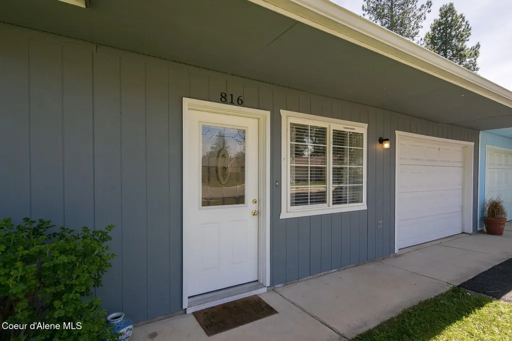 816 Shidaw Court Sandpoint ID 83864