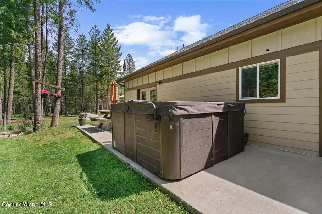 200 Dancing Lights Lane Athol ID 83801