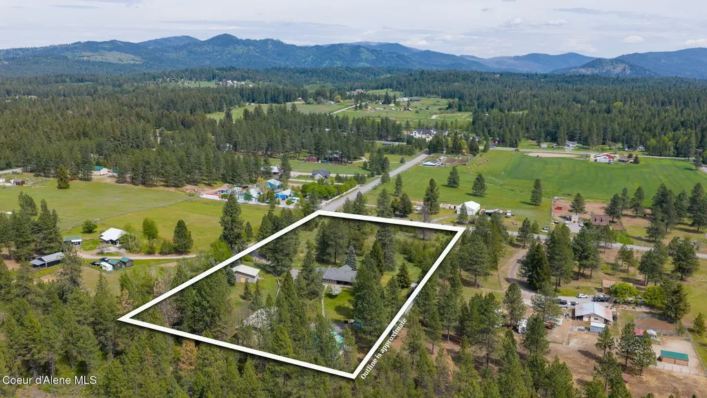 2087 E Glacier Road Hayden ID 83835