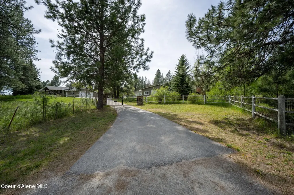 2087 E Glacier Road Hayden ID 83835
