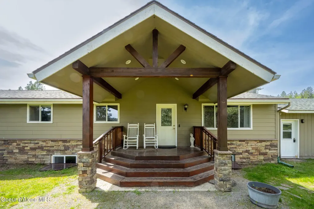 2087 E Glacier Road Hayden ID 83835