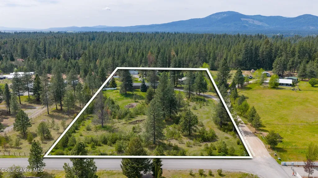 2087 E Glacier Road Hayden ID 83835