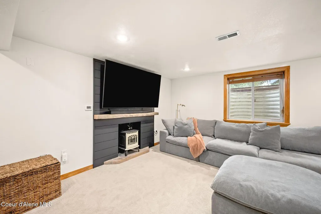 2087 E Glacier Road Hayden ID 83835