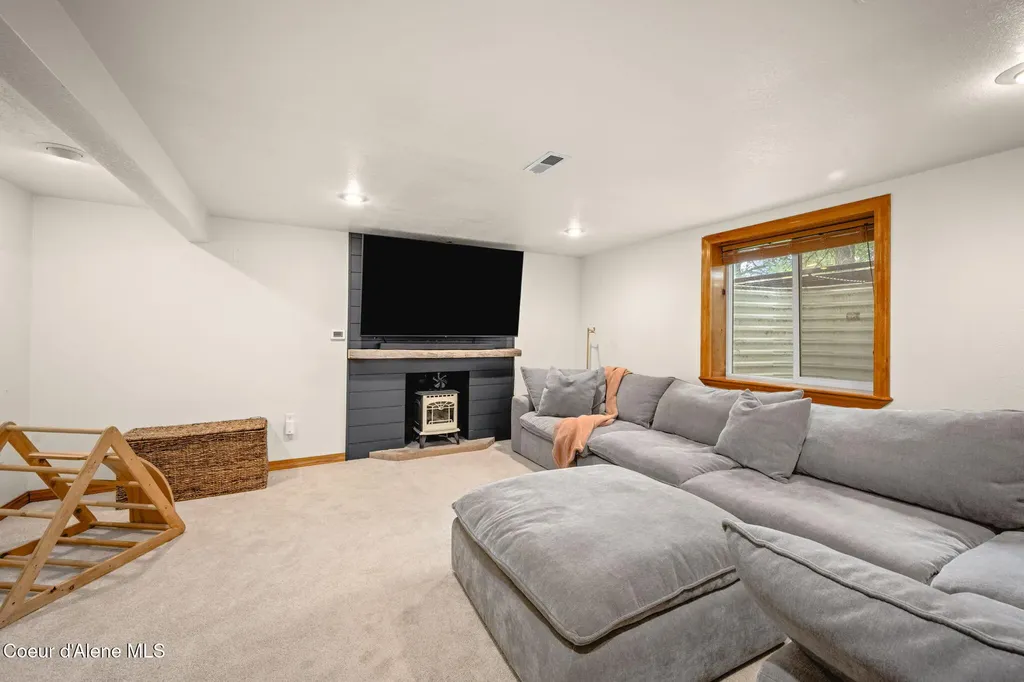 2087 E Glacier Road Hayden ID 83835