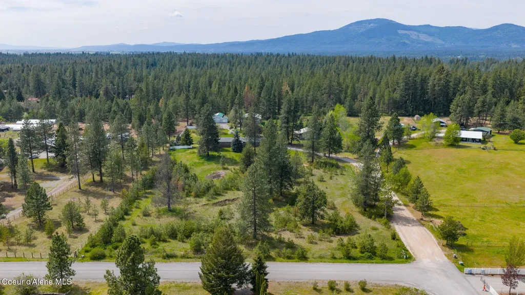 2087 E Glacier Road Hayden ID 83835