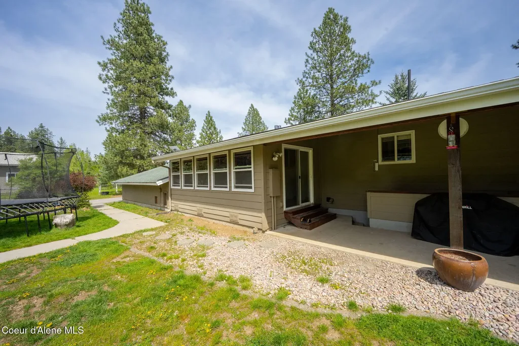 2087 E Glacier Road Hayden ID 83835