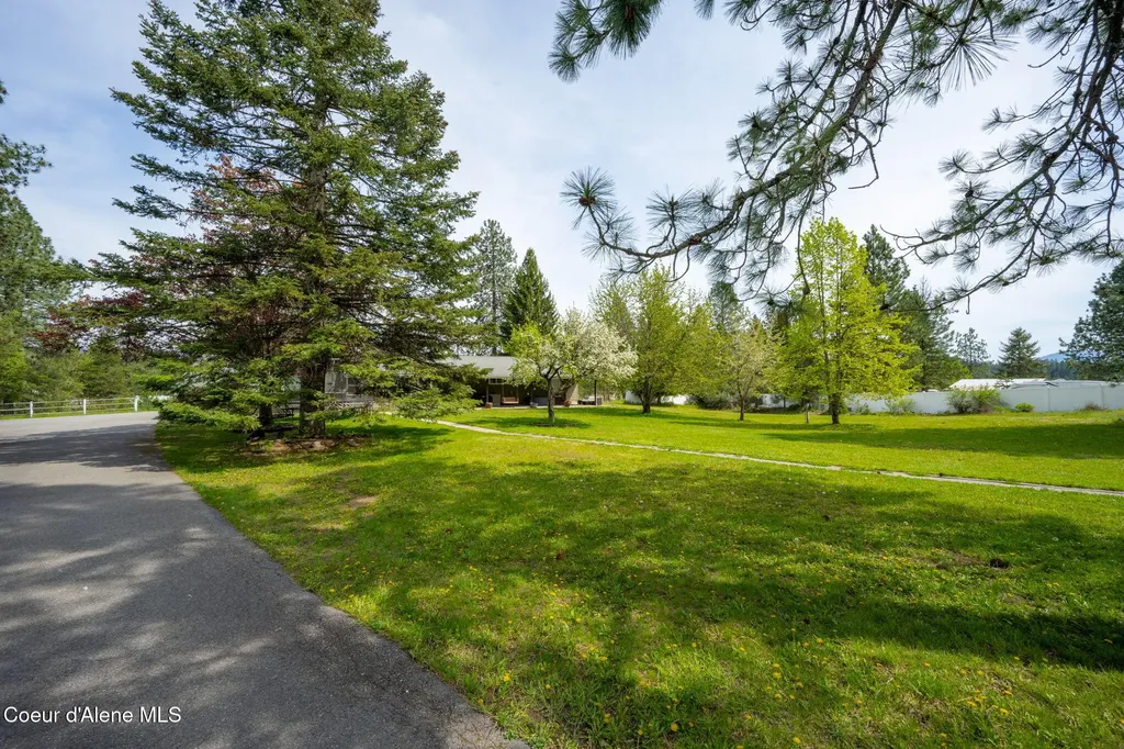 2087 E Glacier Road Hayden ID 83835