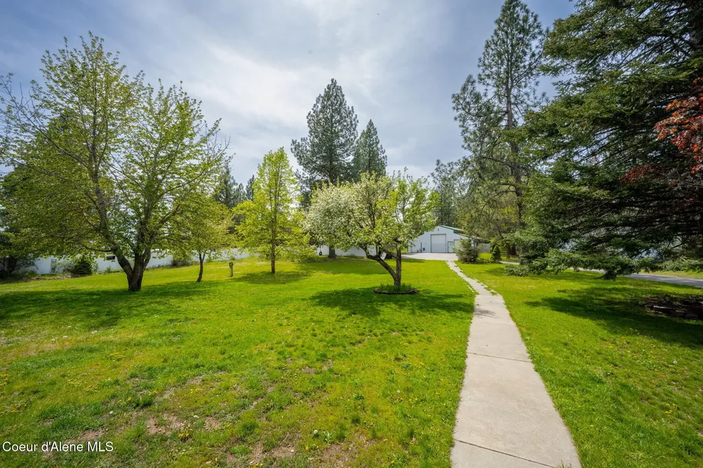 2087 E Glacier Road Hayden ID 83835