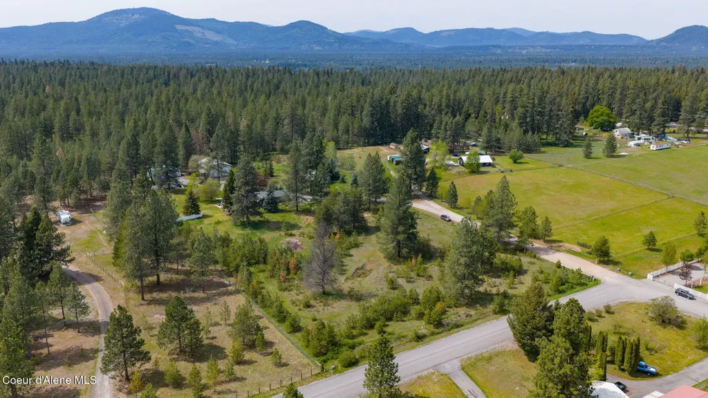 2087 E Glacier Road Hayden ID 83835