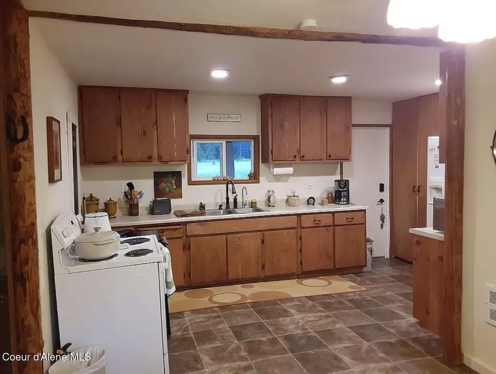 1564 Blue Sky Road Bonners Ferry ID 83805