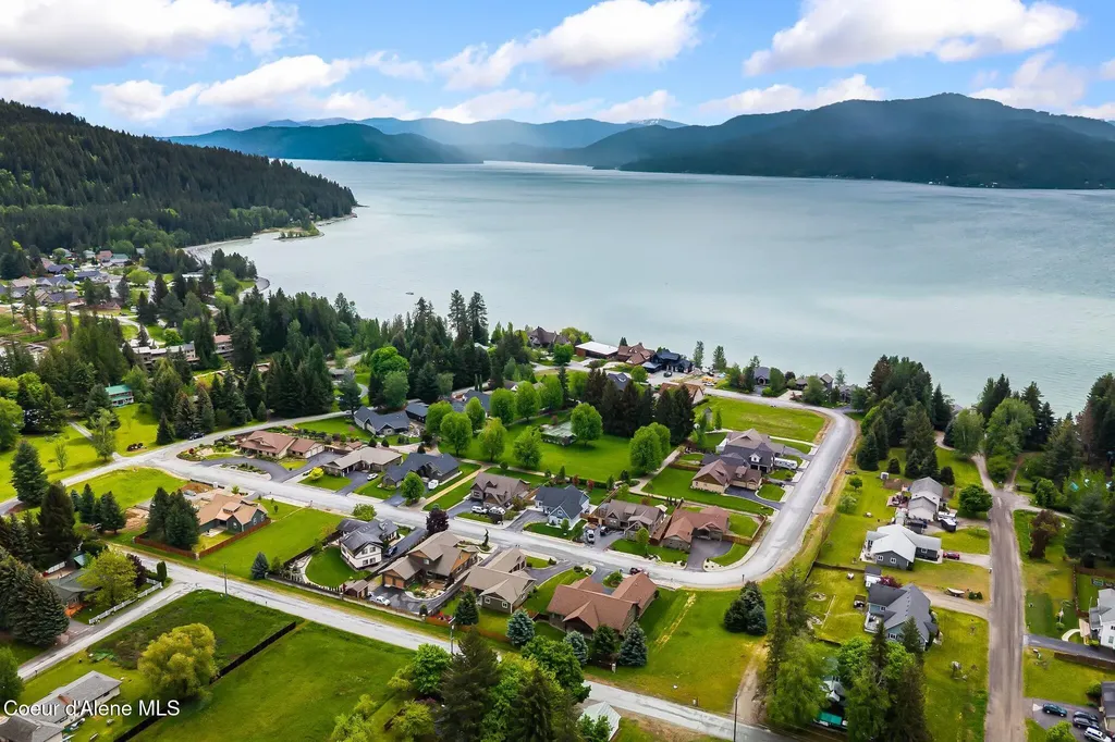113 Crooked Ear Drive Sandpoint ID 83864
