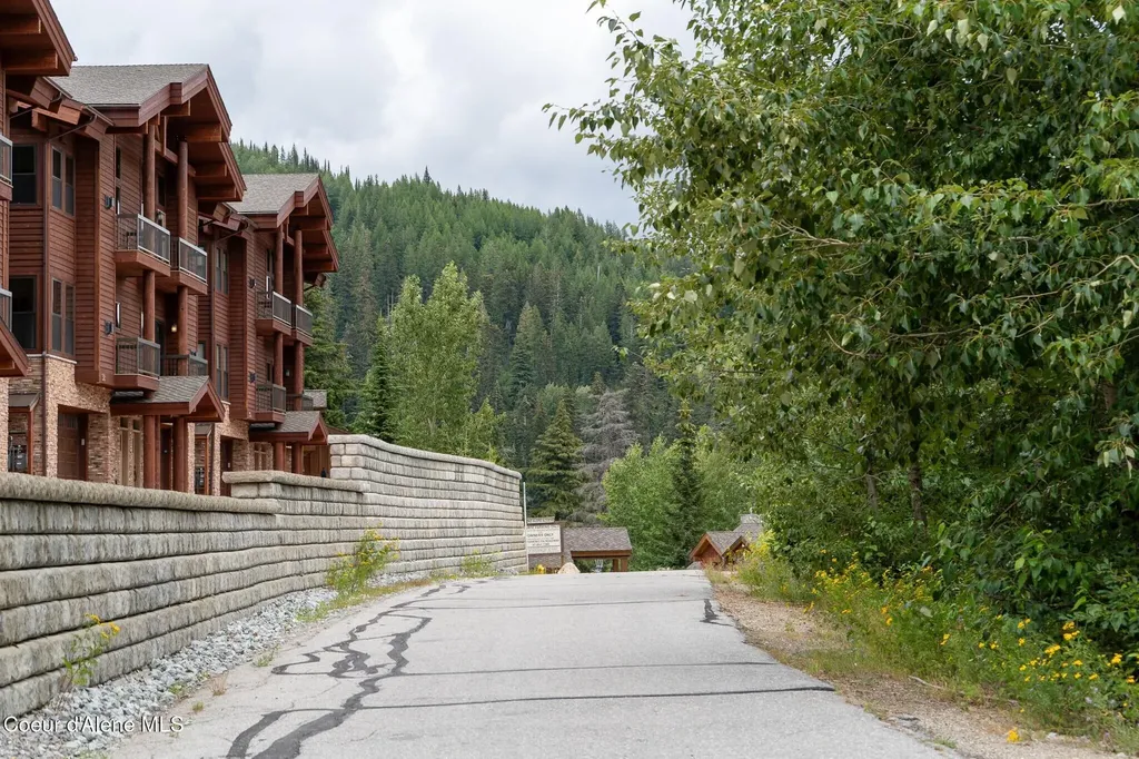Nna Hemlock Lane Sandpoint ID 83864