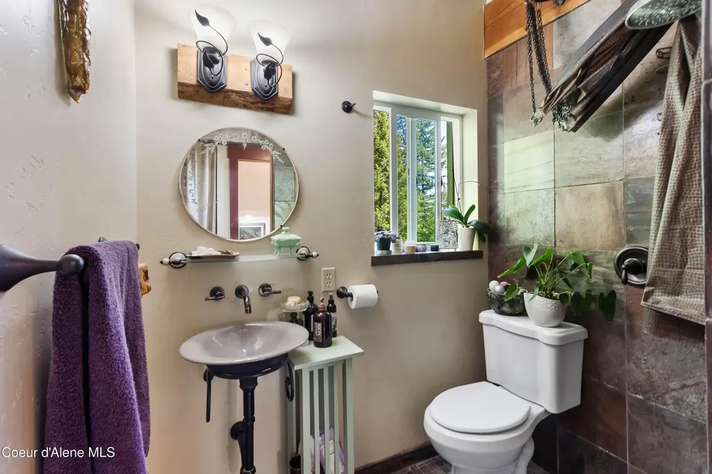 181 Spring View Lane Sagle ID 83860